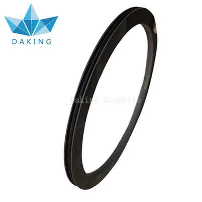 Grafitový prsteň s tromi okvetnými lístkami